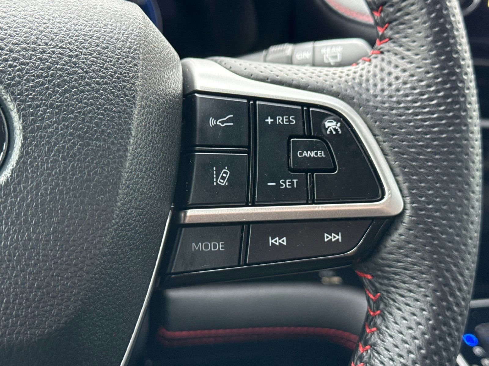 Used 2025 Toyota Sienna XSE w/ XSE Premium Package image 28