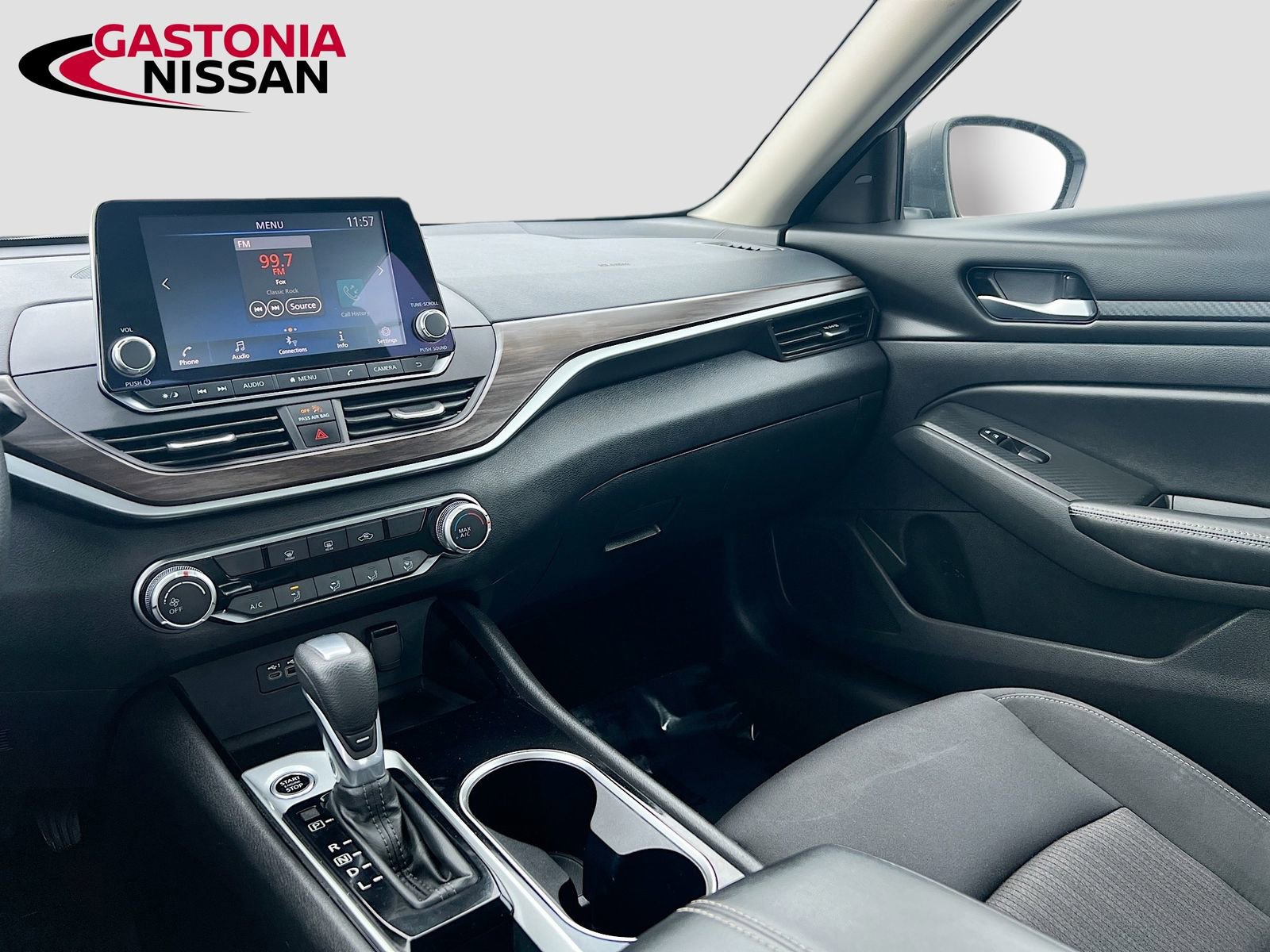 Used 2024 Nissan Altima 2.5 SV image 29