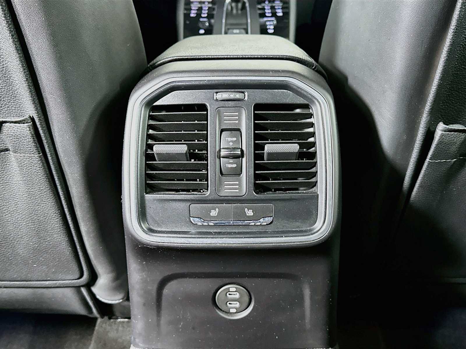 Certified 2023 Porsche Macan AWD/4WD image 26