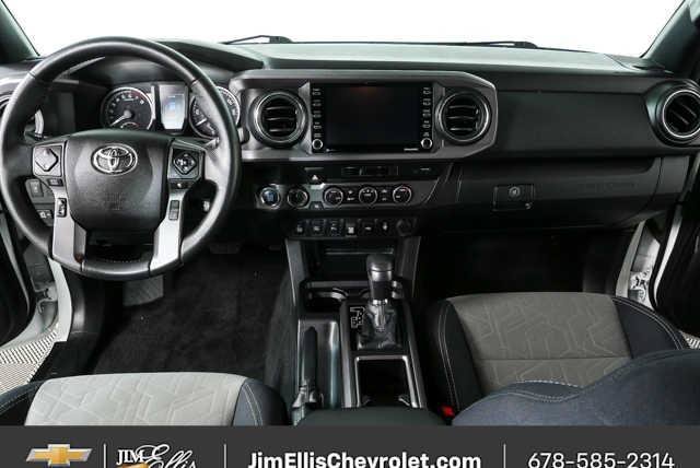 Used 2022 Toyota Tacoma TRD Sport w/ Technology Package AWD/4WD image 17