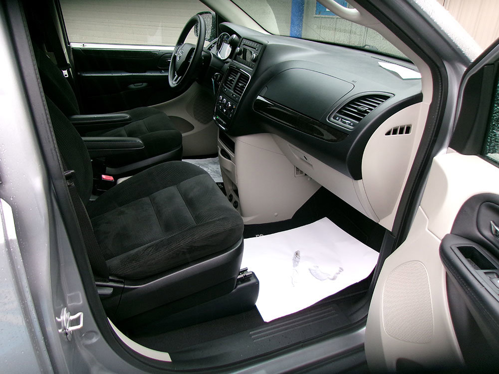 Used 2015 Dodge Grand Caravan SE w/ Quick Order Package 29E SE image 9
