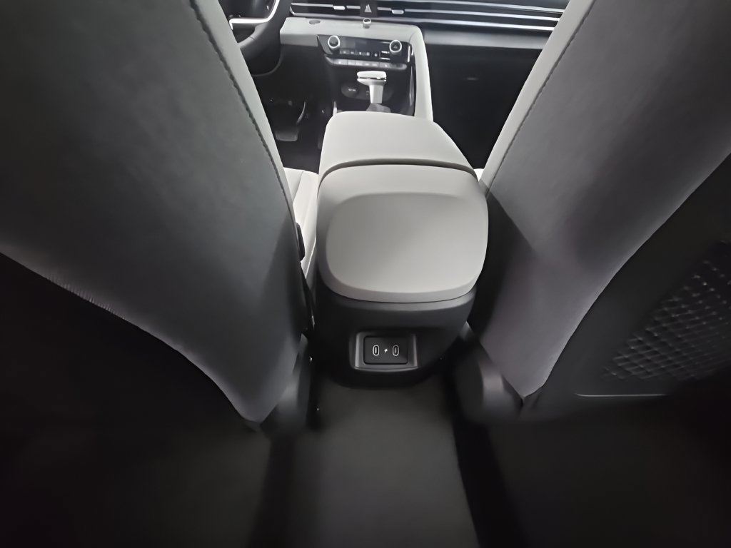 New 2026 Hyundai Elantra Limited FWD image 28