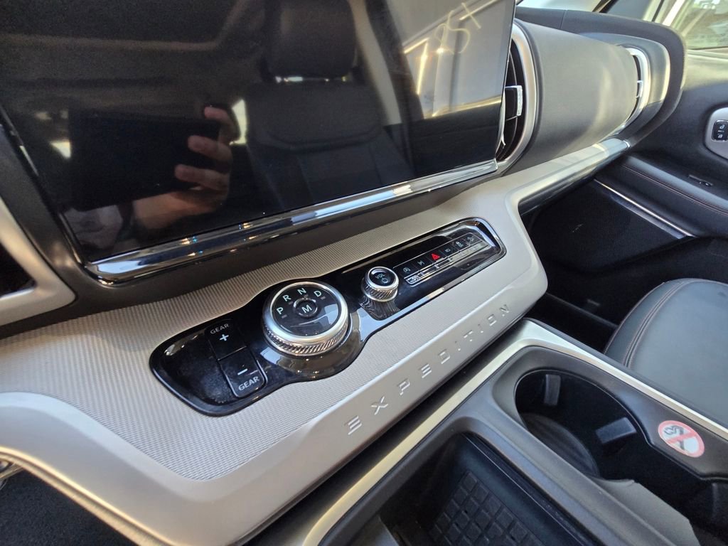 Used 2025 Ford Expedition Max Active image 16