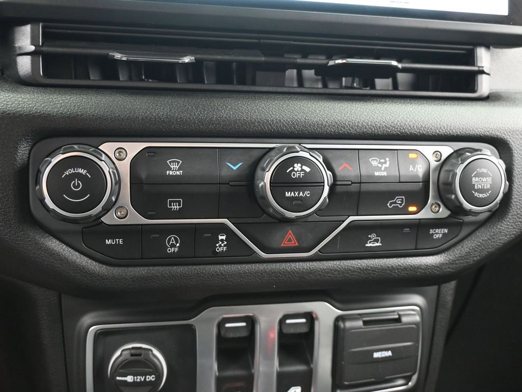 Used 2025 Jeep Wrangler Sport image 20