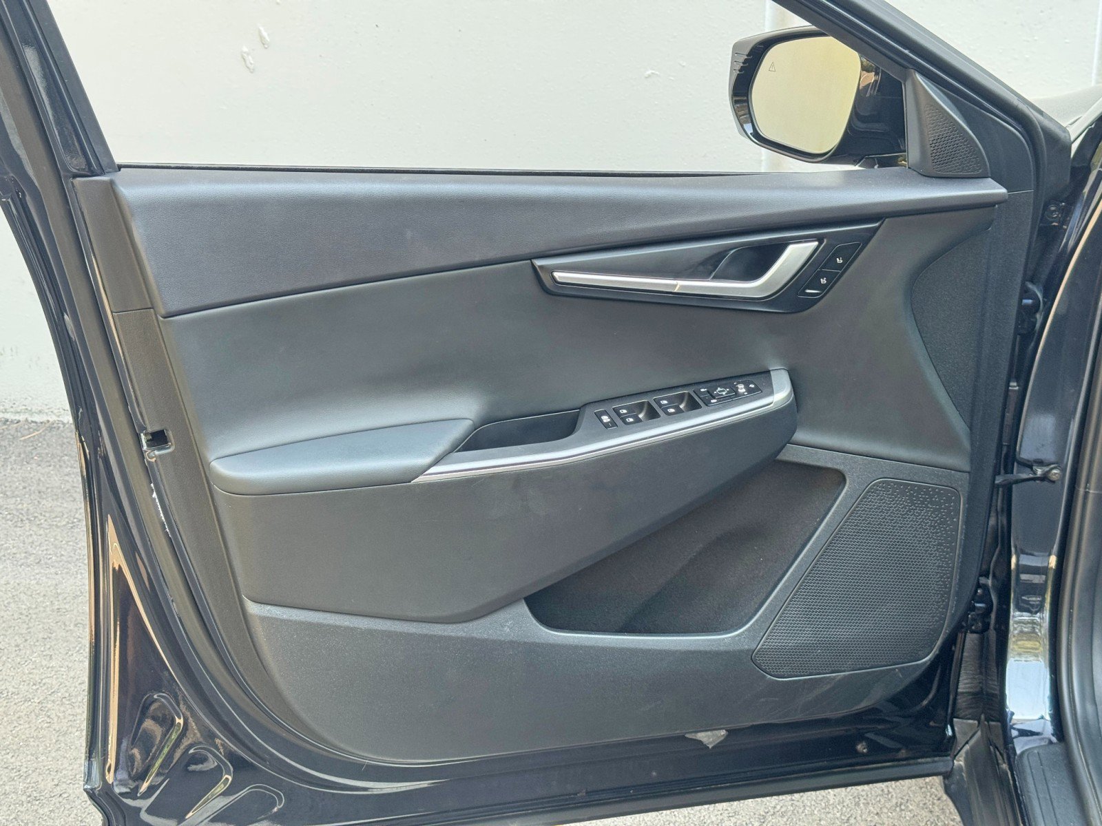 Used 2022 Kia EV6 Light RWD image 40
