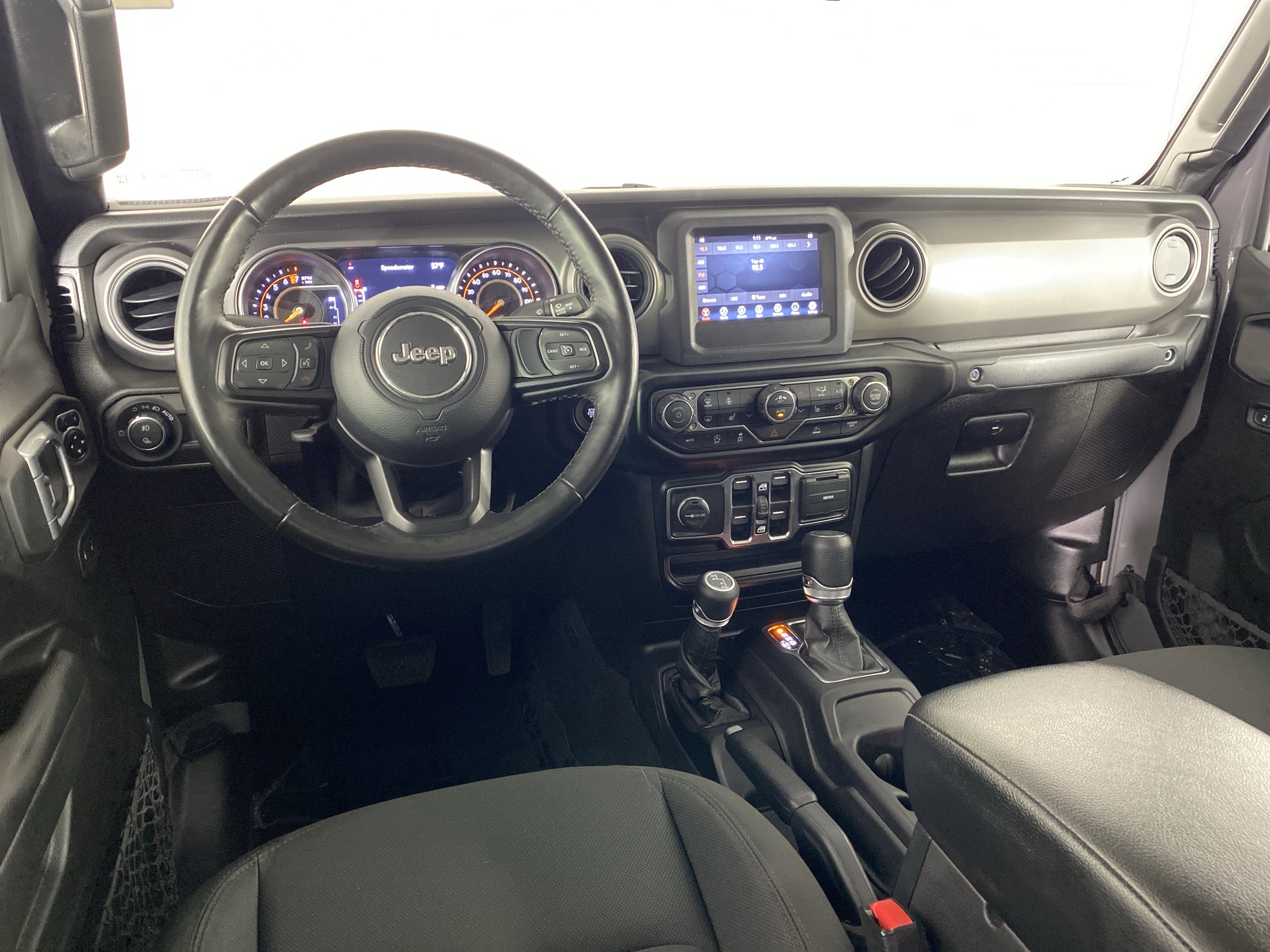 Used 2022 Jeep Gladiator Willys AWD/4WD image 32