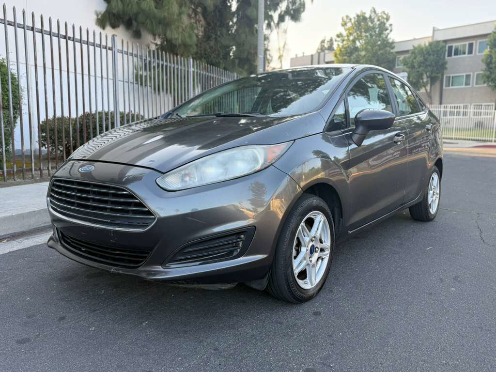 Used 2017 Ford Fiesta SE FWD image 1