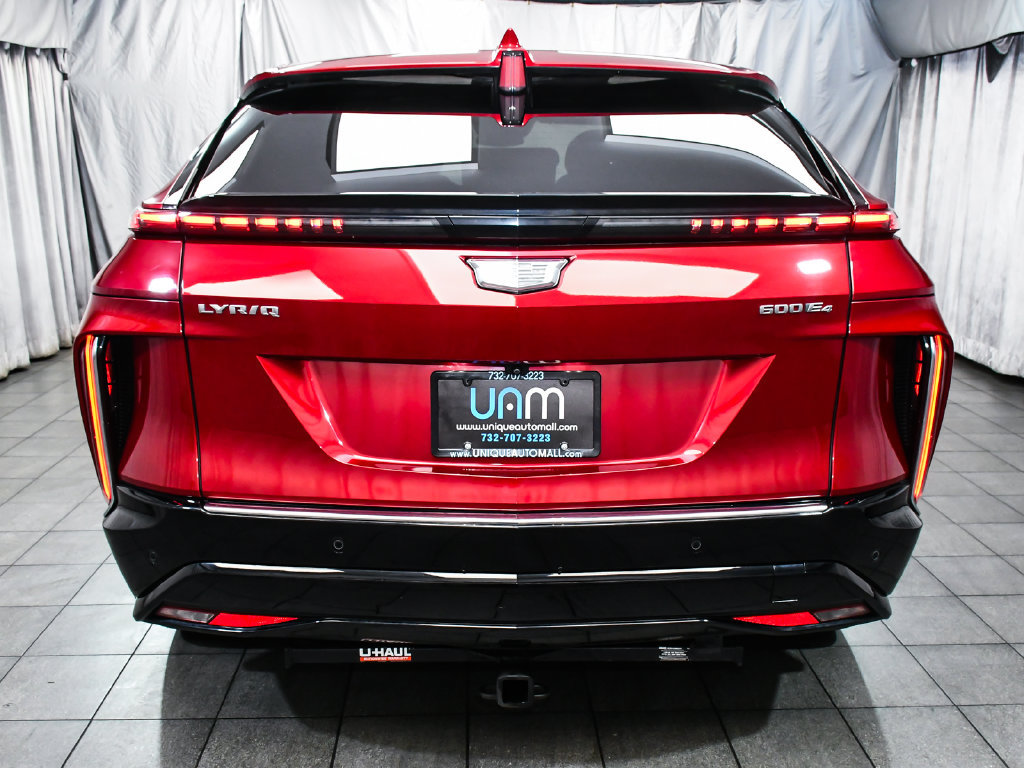 Used 2024 Cadillac Lyriq Luxury AWD/4WD image 5
