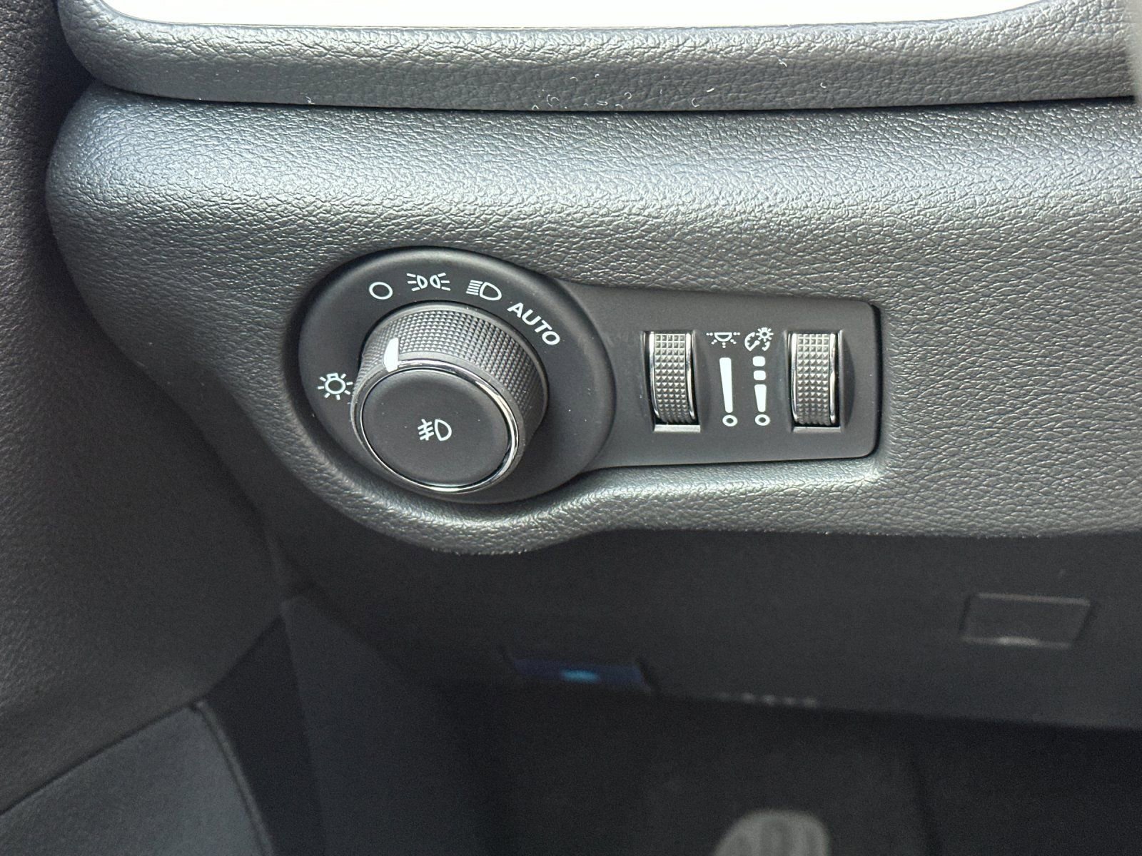 New 2026 Chrysler Pacifica Select image 24