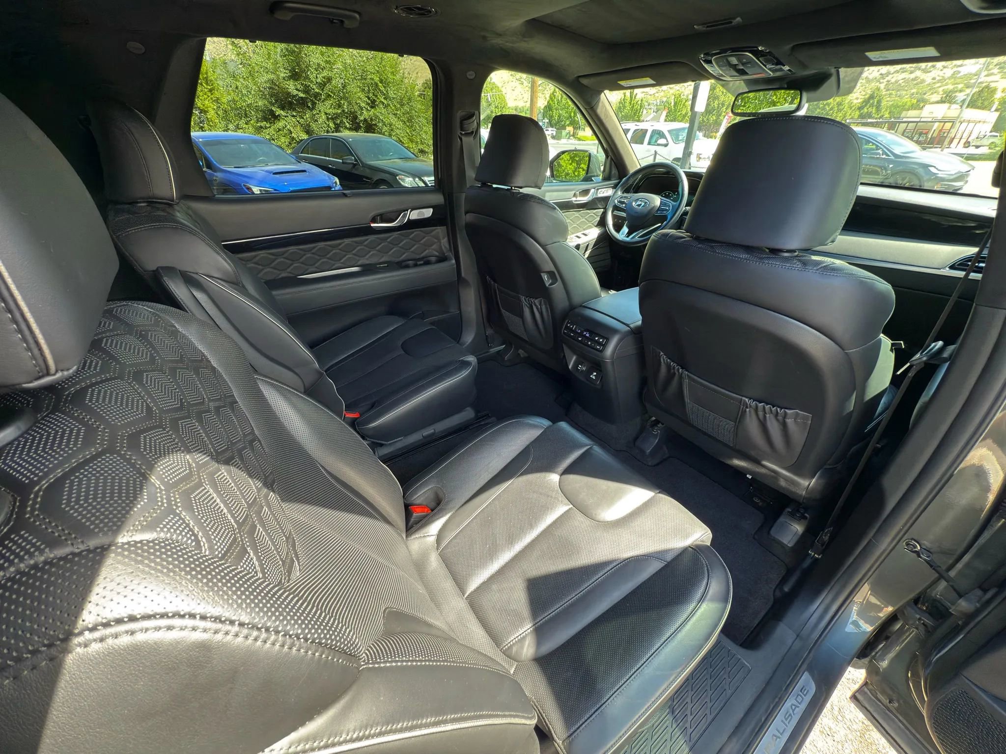 Used 2022 Hyundai Palisade Calligraphy image 9