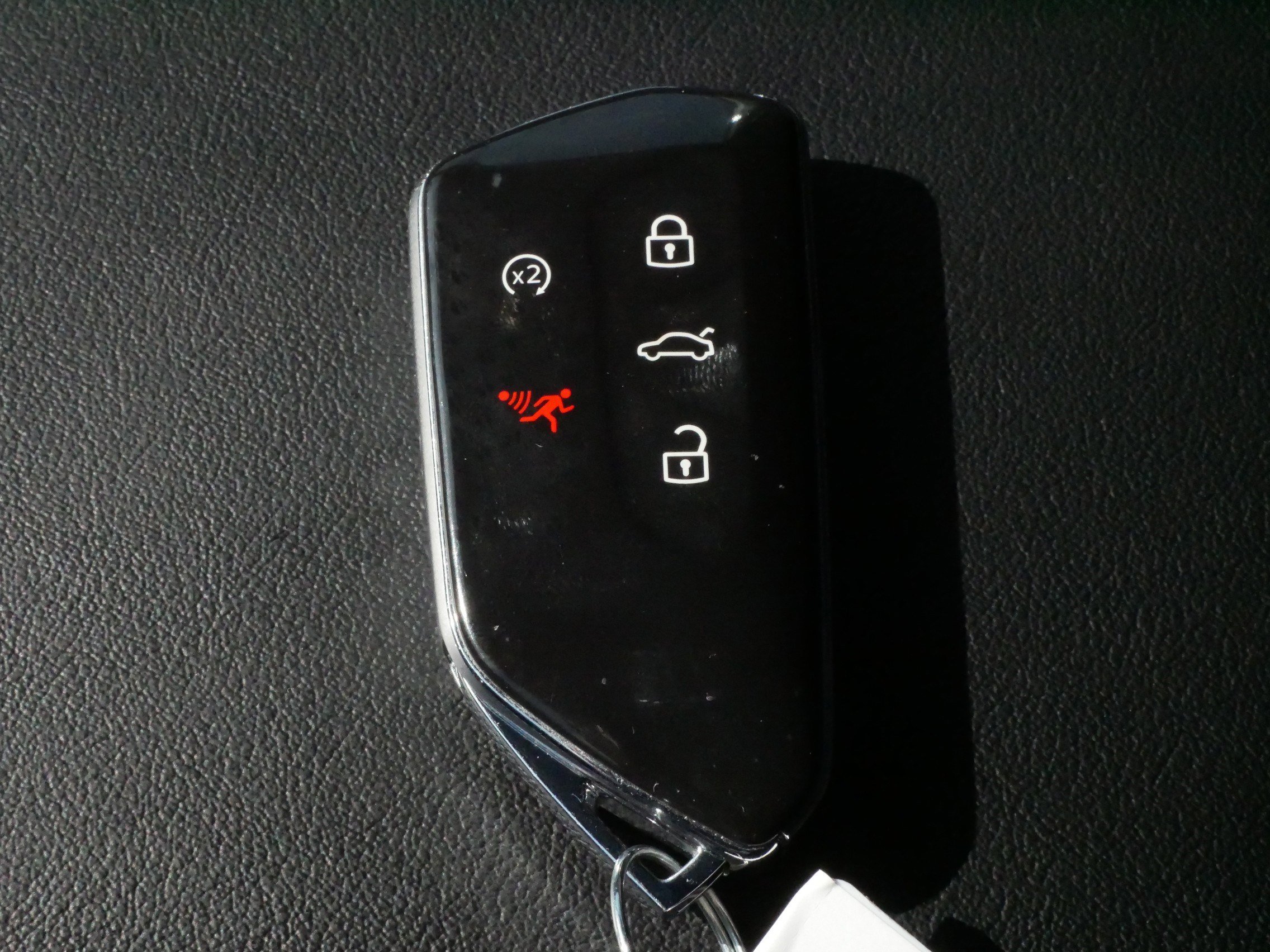 Used 2024 Volkswagen Atlas SEL Premium R-Line image 32