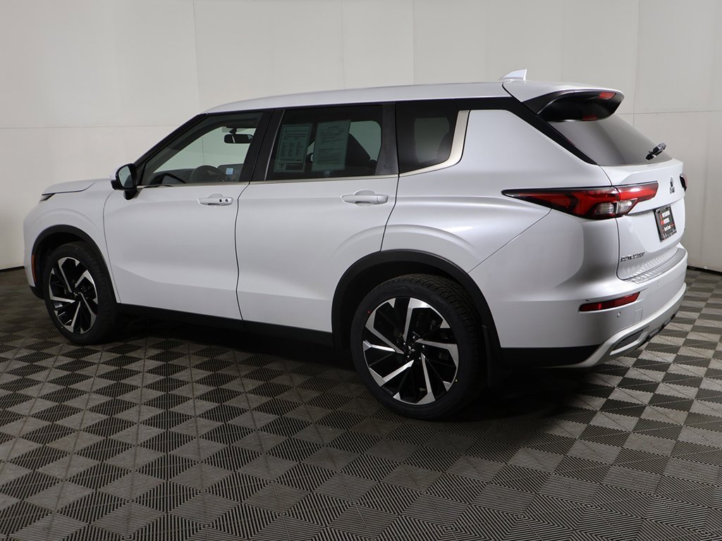 Used 2022 Mitsubishi Outlander SEL Black Edition image 12