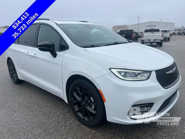 Used 2025 Chrysler Pacifica Limited image 8