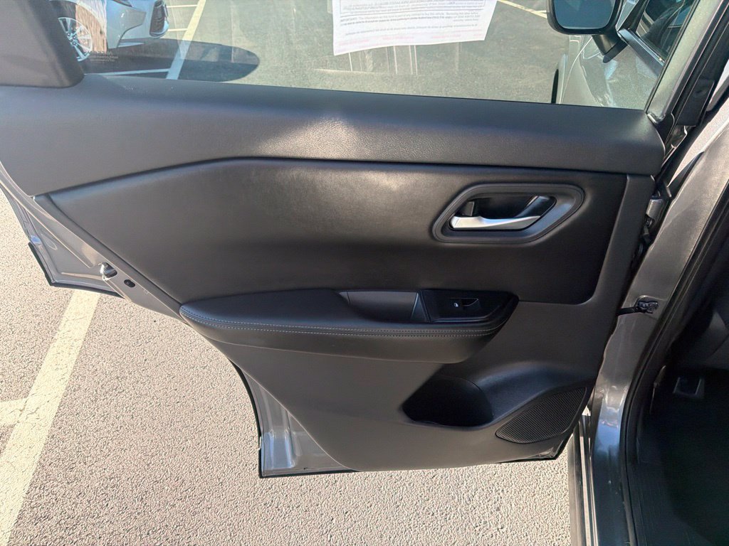 Used 2025 Nissan Rogue SV AWD/4WD image 18