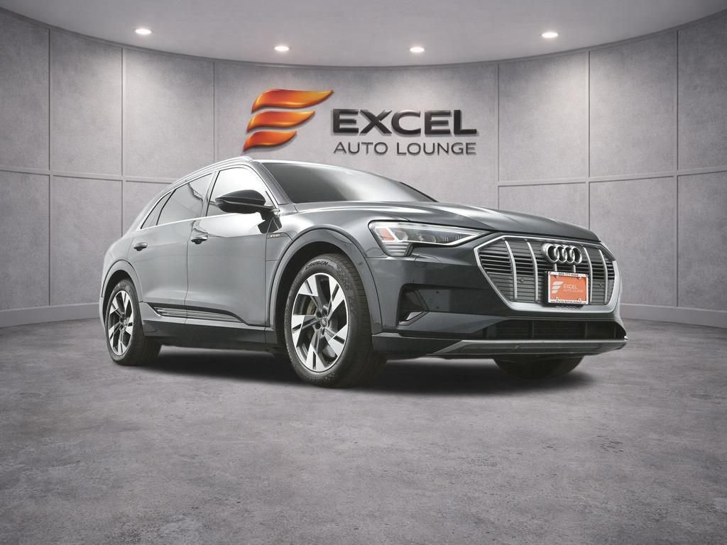 Used 2022 Audi e-tron Premium AWD/4WD image 49