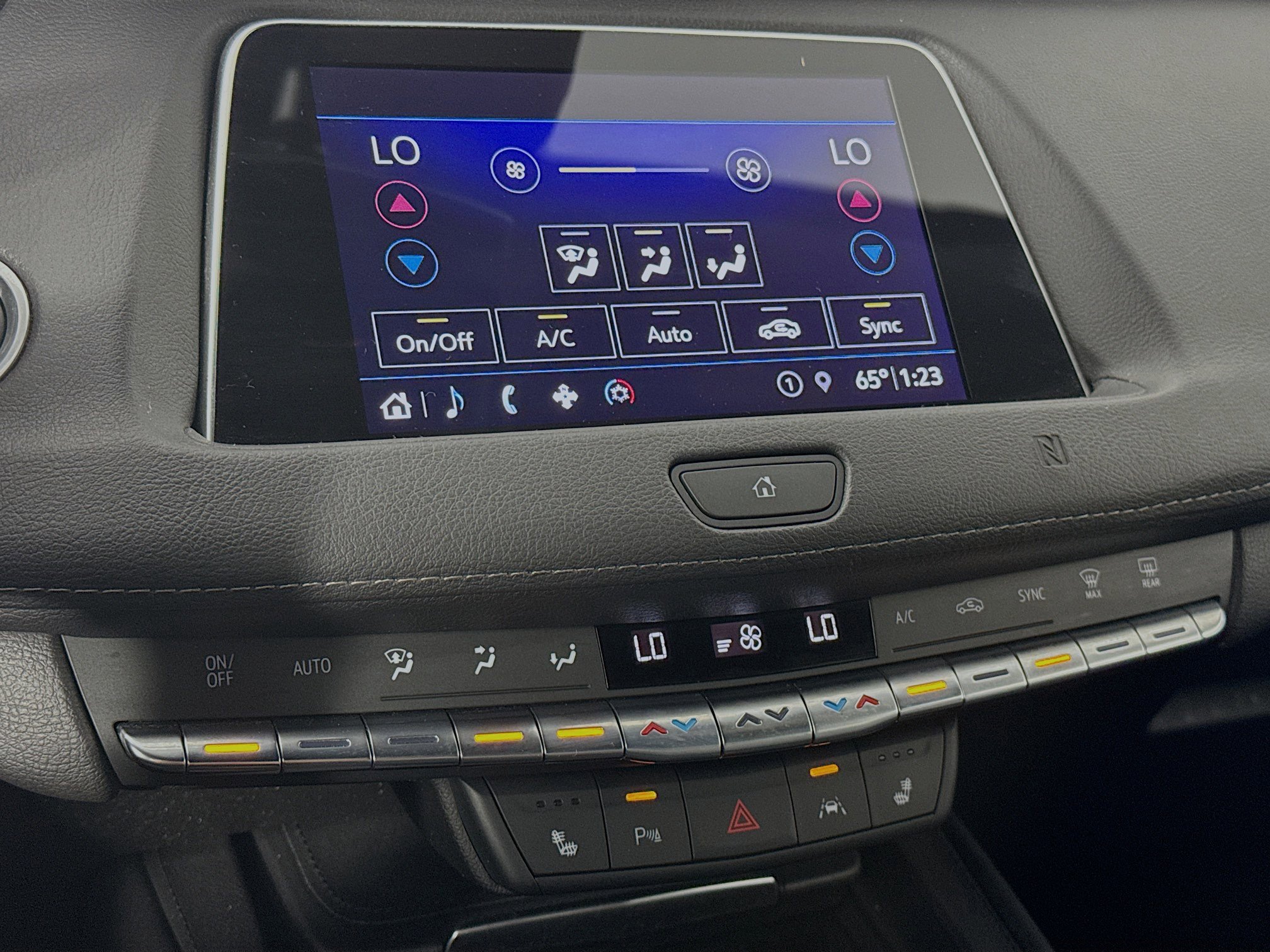 Used 2019 Cadillac XT4 Premium Luxury w/ Cold Weather Package image 15