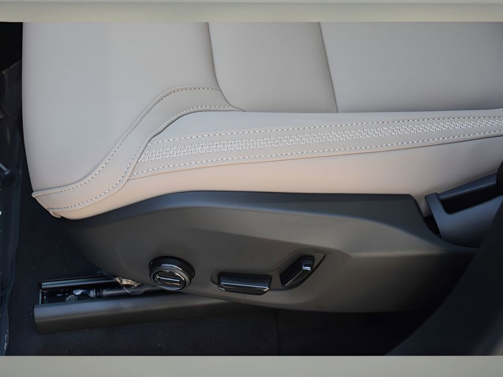 Certified 2025 Volvo XC90 T8 Plus w/ Protection Package Premier image 25