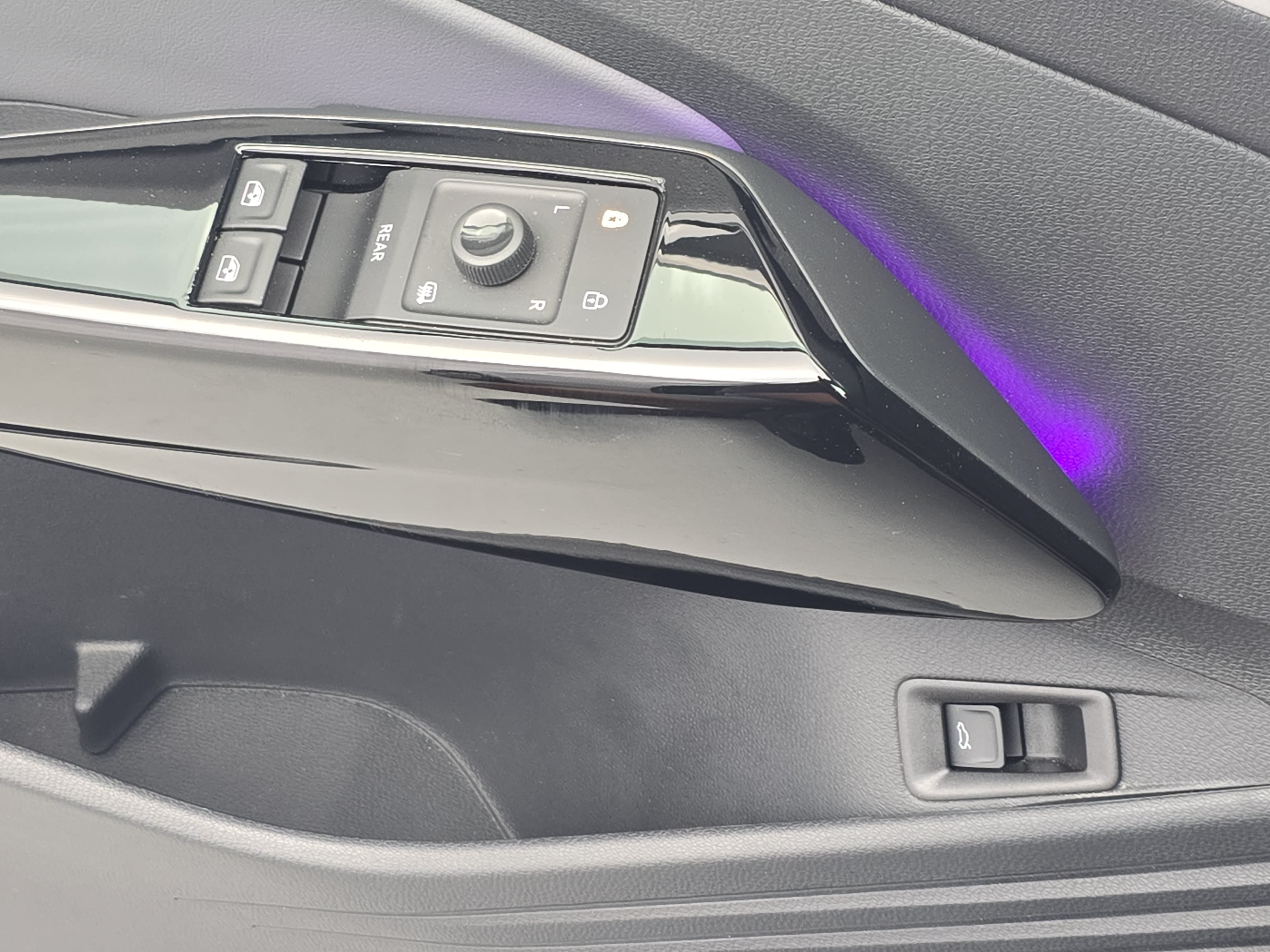 Certified 2024 Volkswagen ID.4 S RWD image 29