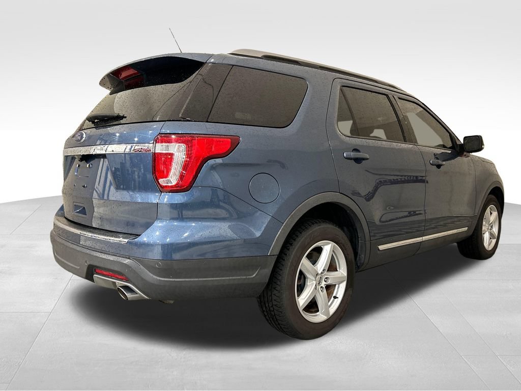 Used 2018 Ford Explorer XLT w/ Equipment Group 202A FWD image 5