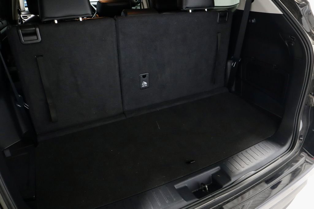 Used 2023 Toyota Highlander XLE AWD/4WD image 15