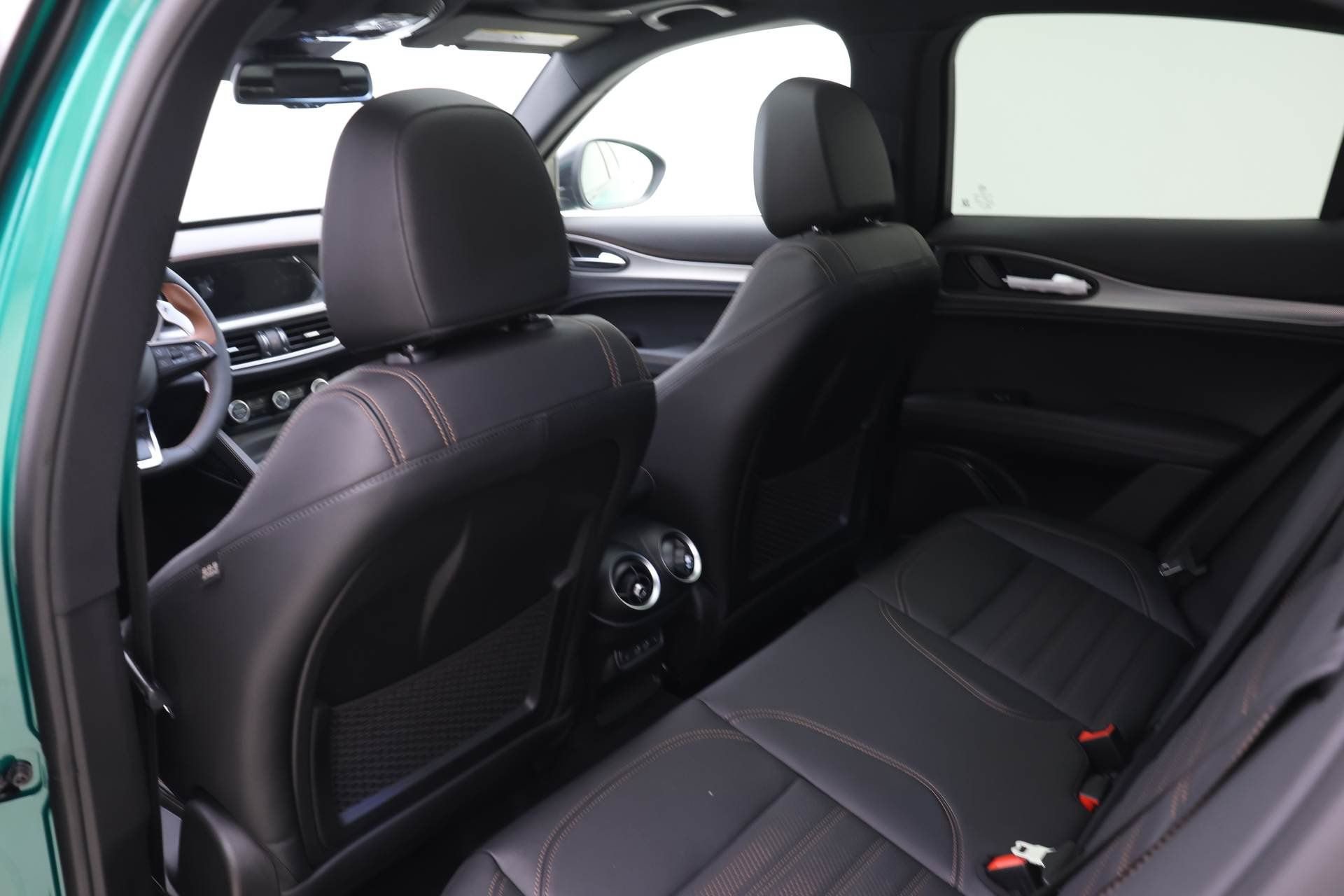 New 2025 Alfa Romeo Stelvio Sprint image 12