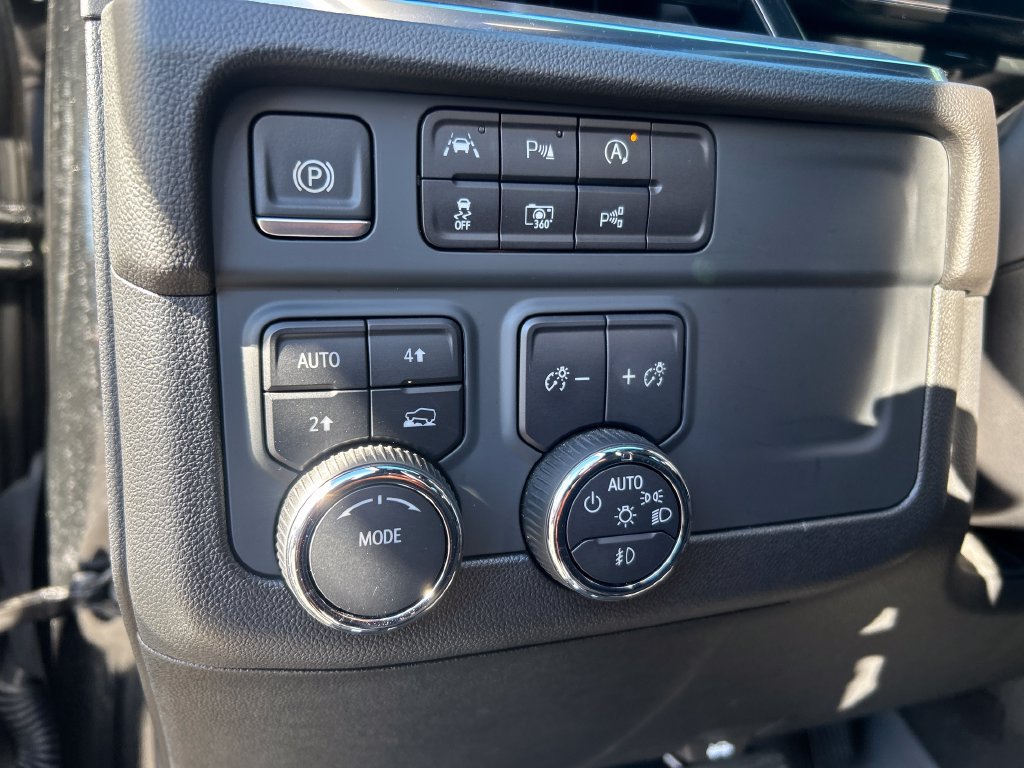 Used 2025 Chevrolet Suburban High Country AWD/4WD image 24