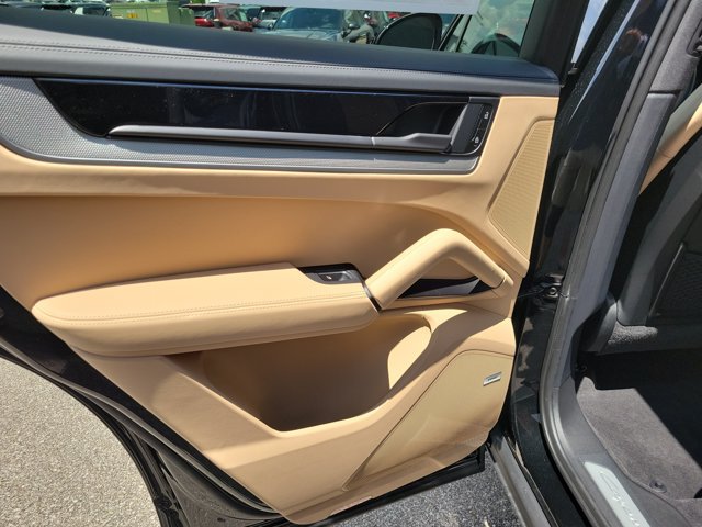 New 2026 Porsche Cayenne Coupe AWD/4WD image 21