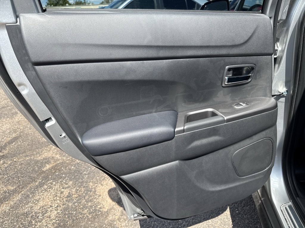 New 2027 Mitsubishi Outlander Sport SE FWD image 33