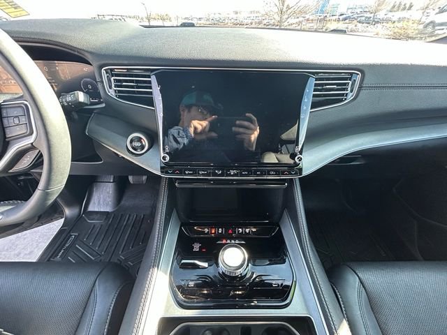 Used 2024 Jeep Wagoneer Series II image 28