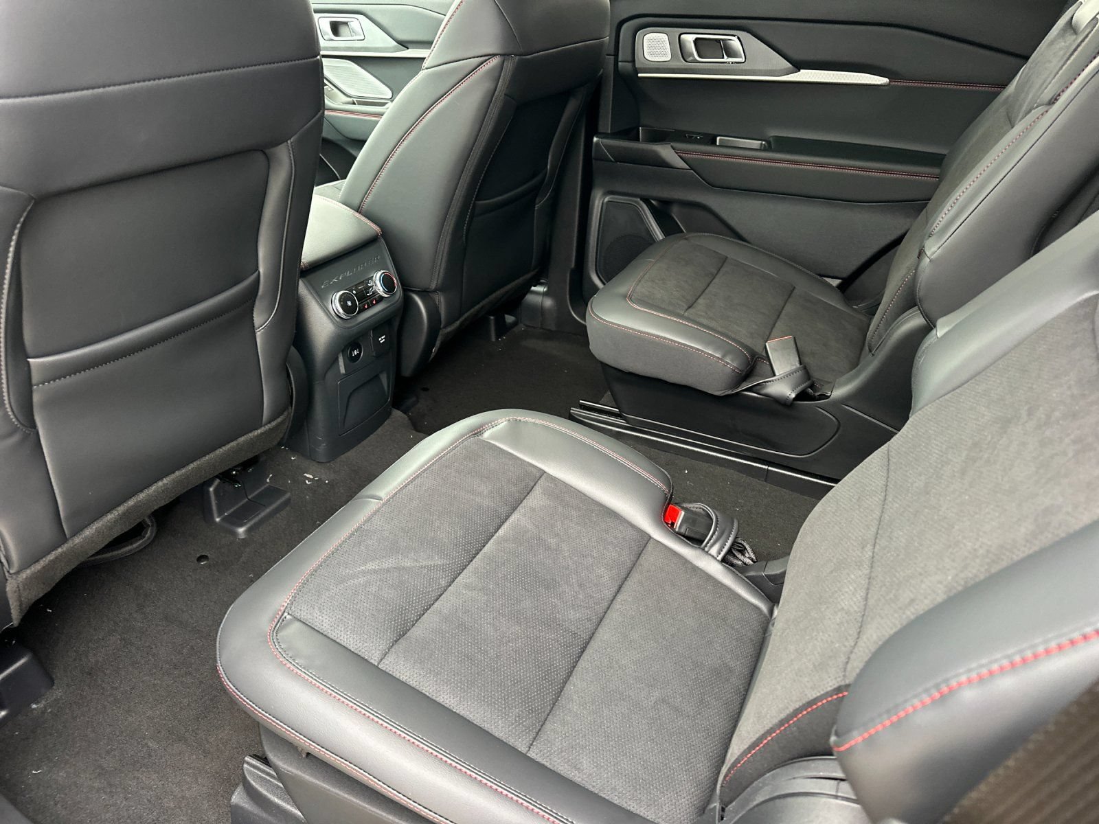 New 2025 Ford Explorer ST-Line w/ Premium Package RWD image 16