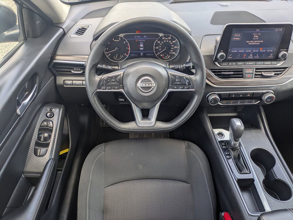 Used 2025 Nissan Altima 2.5 SV FWD image 14