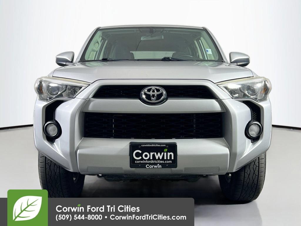Used 2016 Toyota 4Runner SR5 w/ Four Season Floor Mat Package AWD/4WD image 4