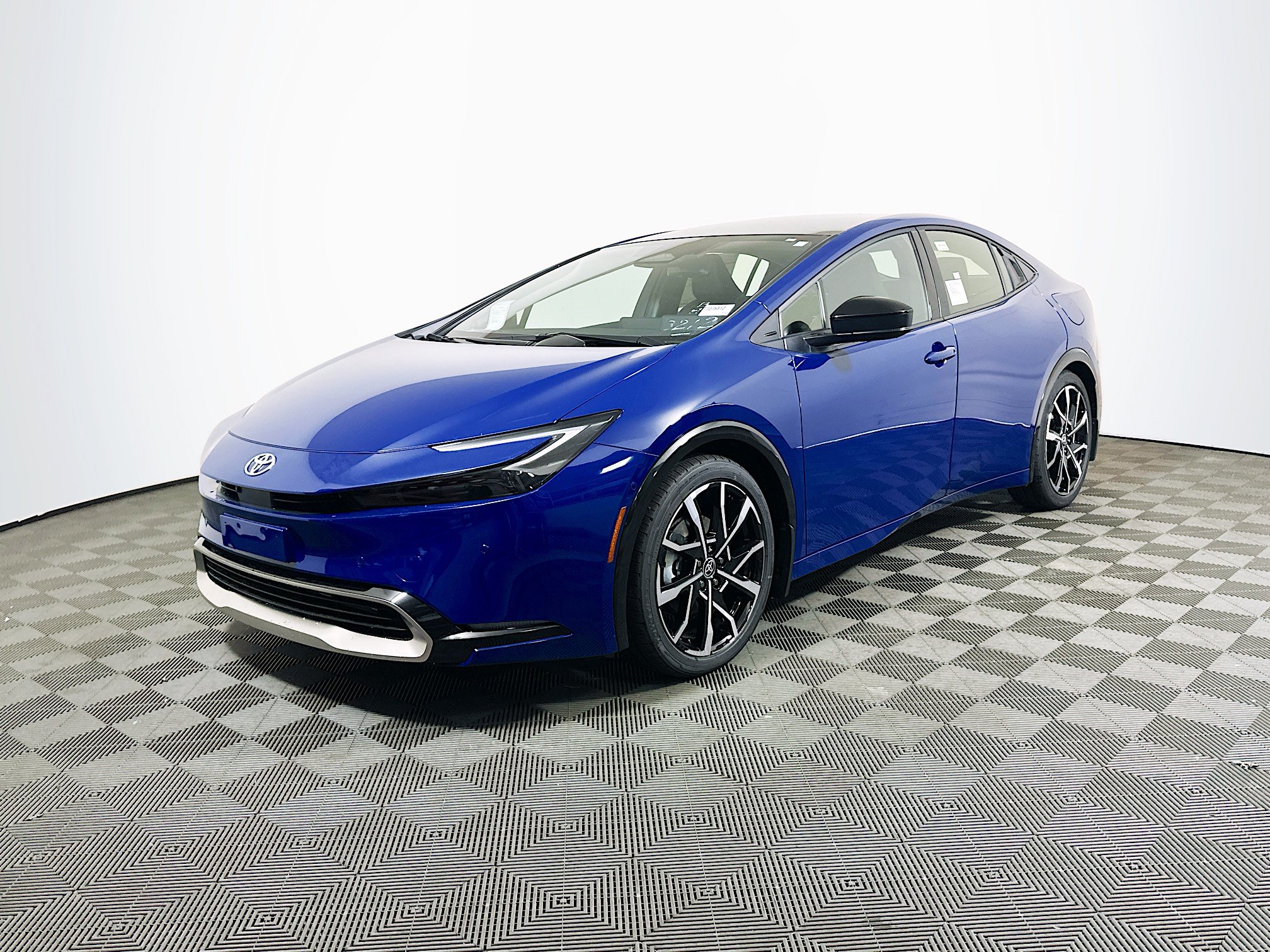 New 2026 Toyota Prius Plug-In Hybrid FWD image 4