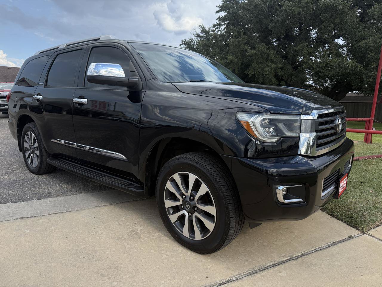 Used 2018 Toyota Sequoia Limited w/ Safety & Convenience Package AWD/4WD image 1