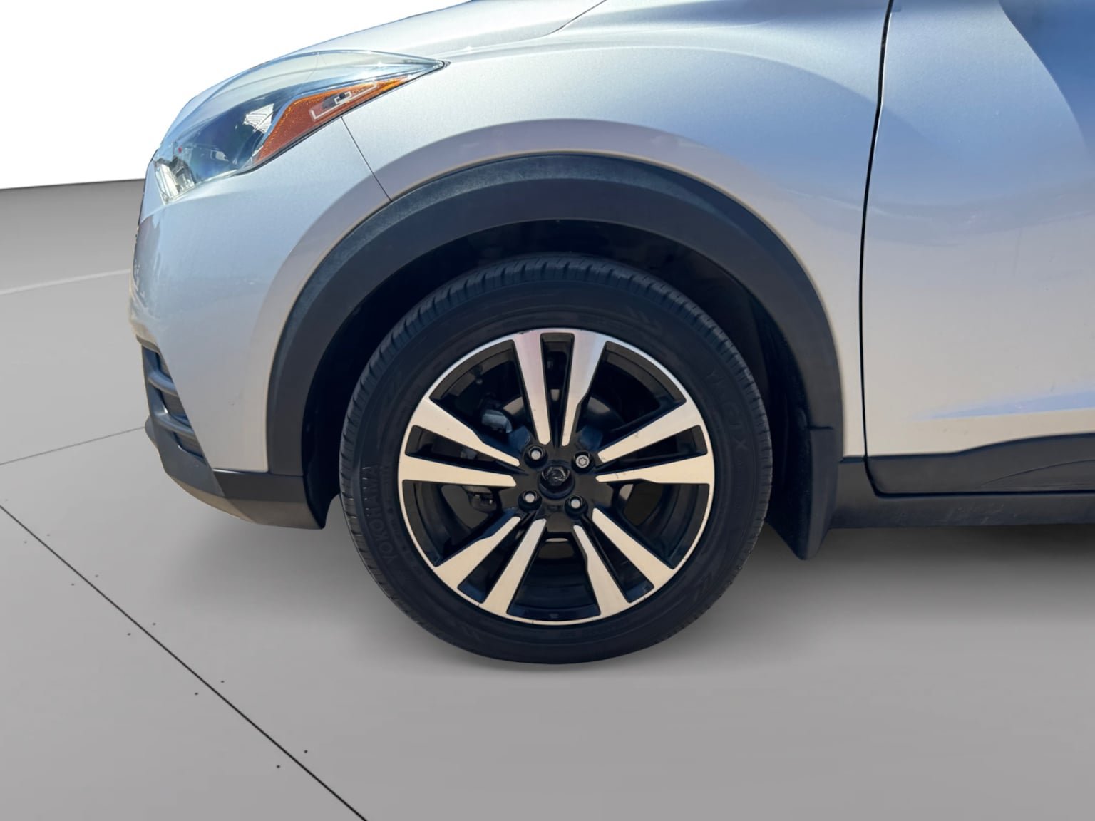 Used 2019 Nissan Kicks SV w/ Exterior Package FWD image 9