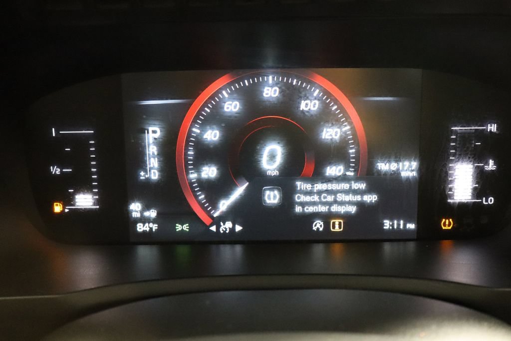 Used 2018 Volvo XC90 T5 Momentum w/ Convenience Package FWD image 11