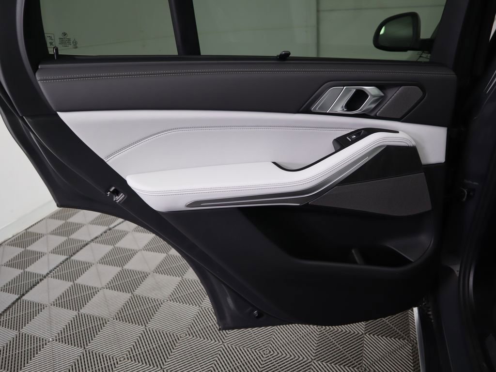 Used 2026 BMW X5 sDrive40i w/ Climate Comfort Package image 28