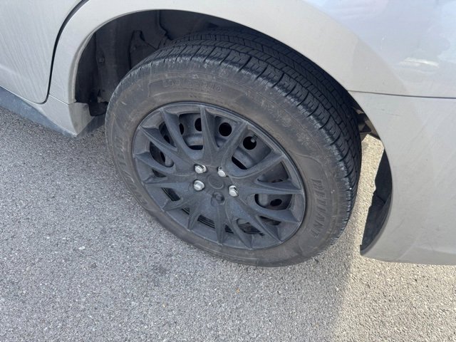 Used 2009 Pontiac Vibe w/ Preferred Package image 7