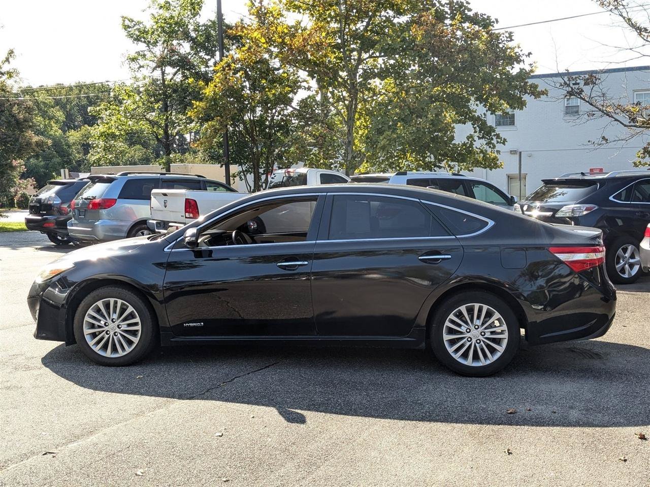 Used 2013 Toyota Avalon XLE Touring FWD image 5