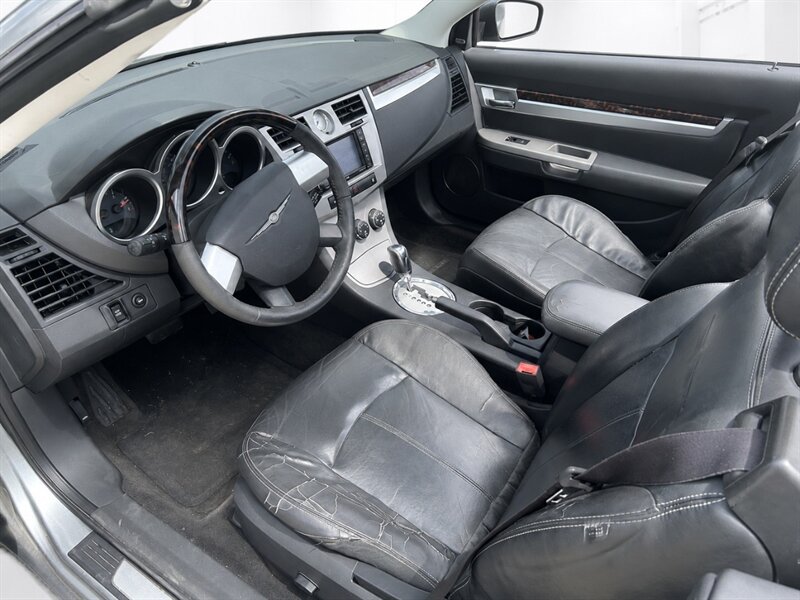 Used 2010 Chrysler Sebring Limited FWD image 8