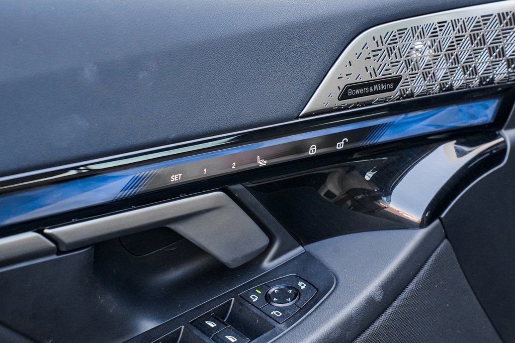 Used 2025 BMW i5 xDrive40 w/ Premium Package image 9