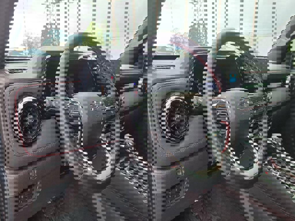 Used 2023 Chevrolet Colorado Z71 w/ Z71 Convenience Package 2 image 21