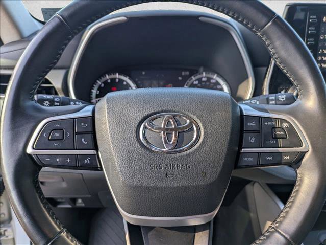 Used 2022 Toyota Highlander XLE AWD/4WD image 13