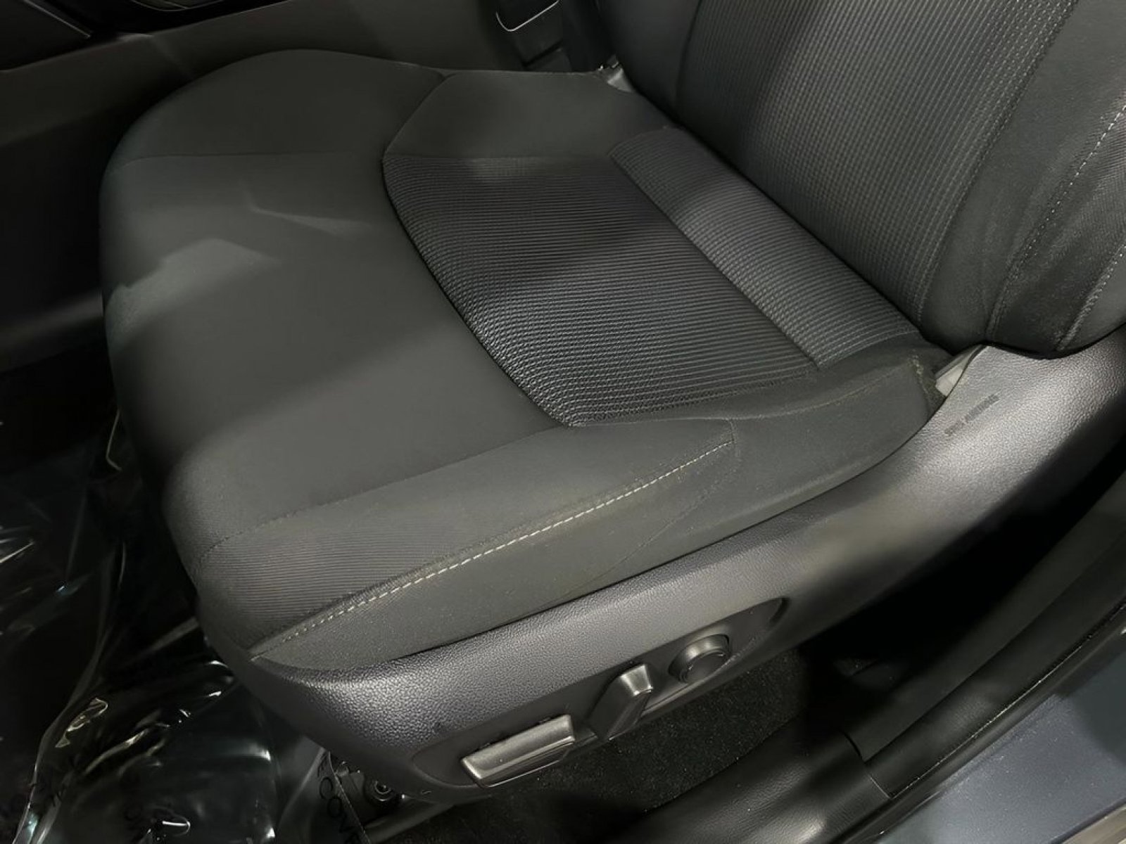 Used 2021 Toyota Venza LE AWD/4WD image 15