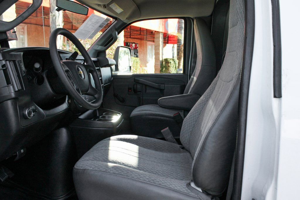 Used 2016 Chevrolet Express 4500 w/ Chrome Appearance Package RWD image 16