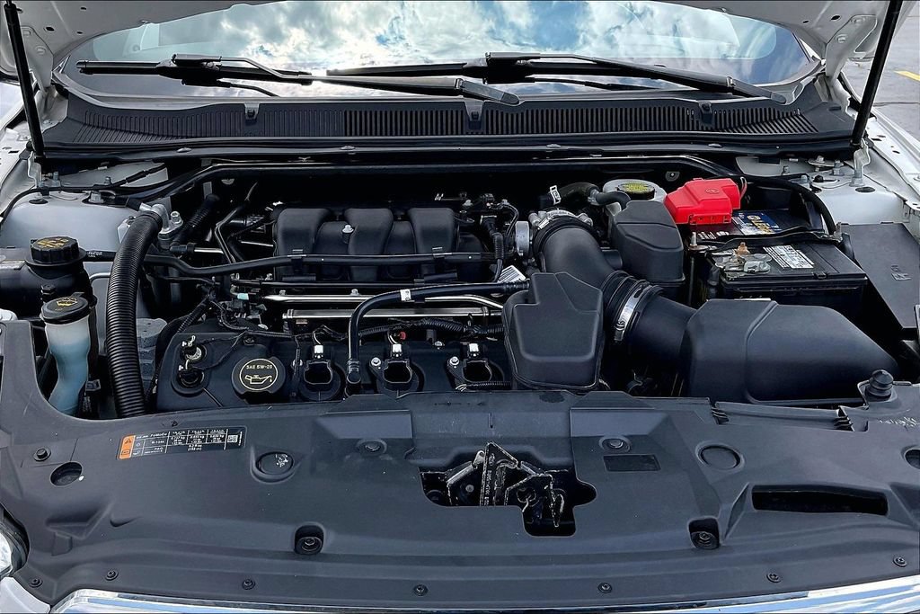 Used 2019 Ford Taurus Limited AWD/4WD image 9