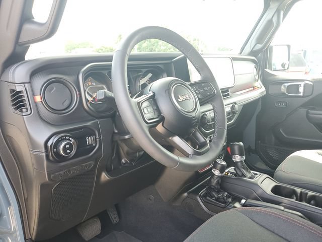 Used 2025 Jeep Gladiator Rubicon w/ Convenience Group AWD/4WD image 19