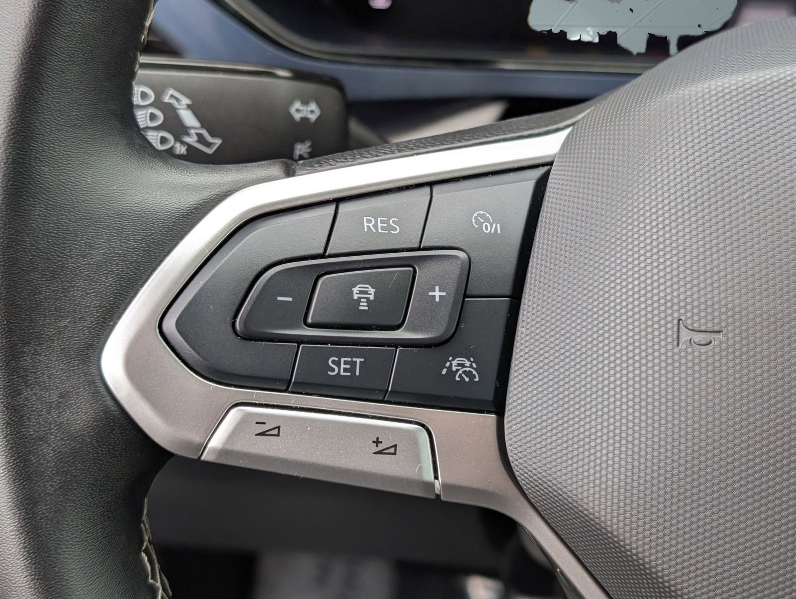 Used 2024 Volkswagen Taos SE image 17