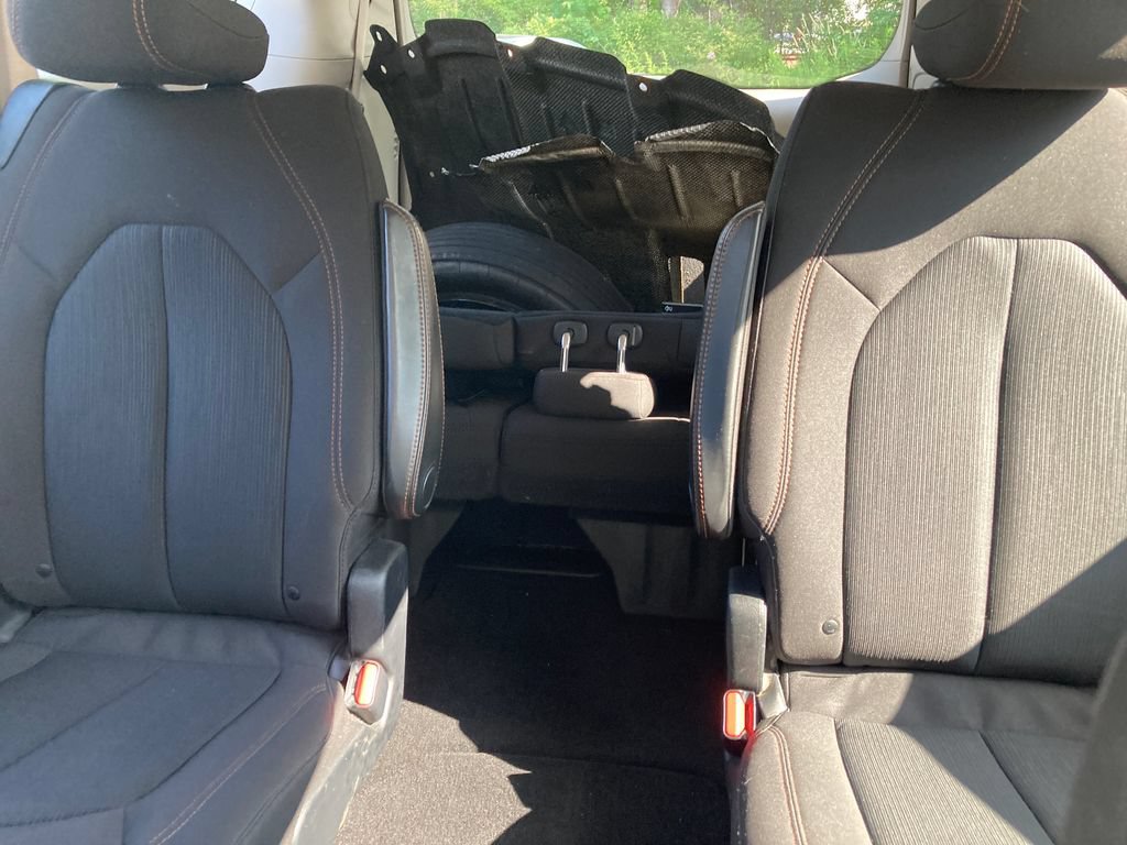 Used 2017 Chrysler Pacifica Touring FWD image 34