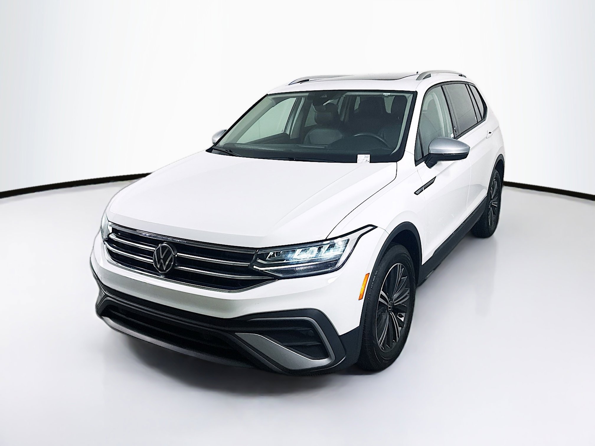 Used 2024 Volkswagen Tiguan Wolfsburg Edition image 3